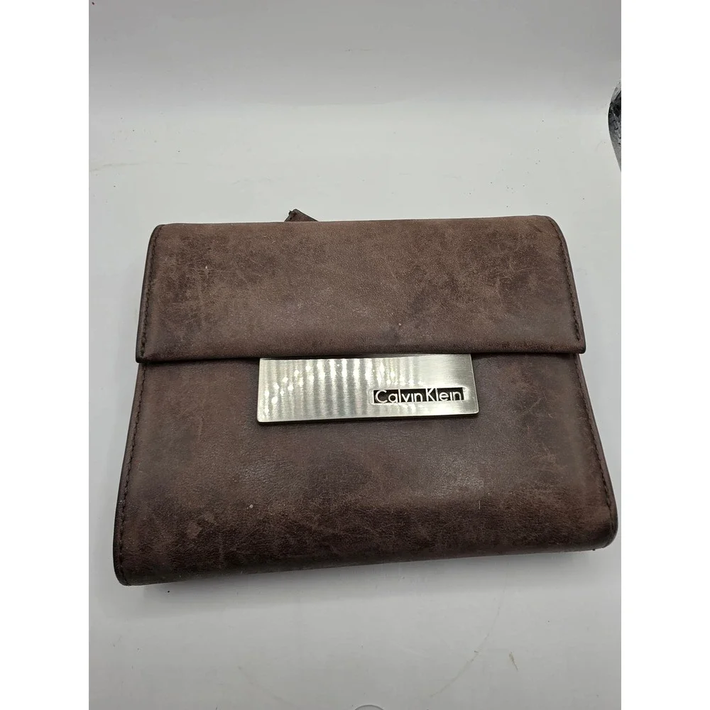 Calvin Klein Mens Trifold Wallet Brown Distressed Leather Silver Logo Plate
